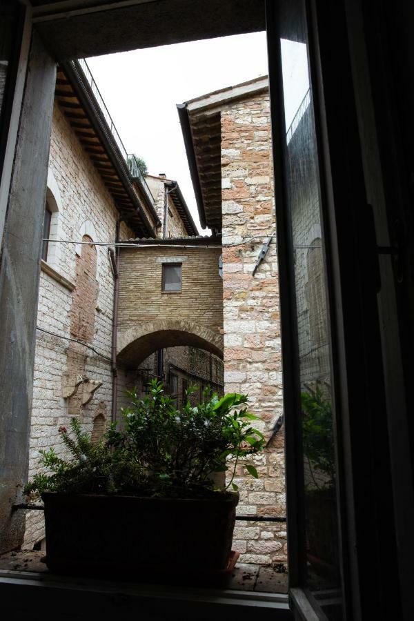 Ride The Beauty Assisi Centro Apartment Exterior photo